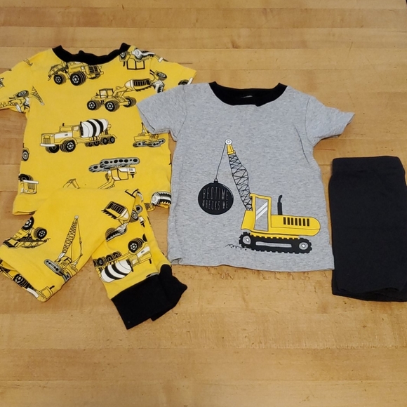 ⭐ 2/$20 ⭐ 2 set pajamas - Picture 1 of 4